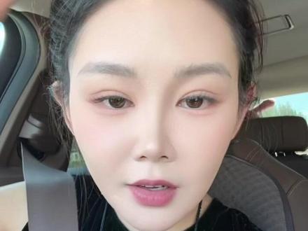 高迪和刘叉叉的飞机延误了,3:10几分到机场,我现在正在去机场的路上,20分钟左右开直播#高迪#刘叉叉 #郭聪明演唱会