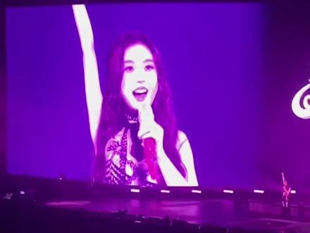 她说 我们要喜欢自己的形状 就算不规则也很漂亮
#虞书欣