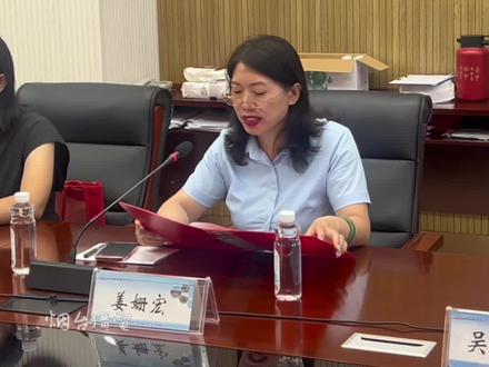 8月29日,山东烟台。烟台二中初2024级所有学生实行“阳光分班”,结果当场公布。#烟台二中 #阳光分班 #分班