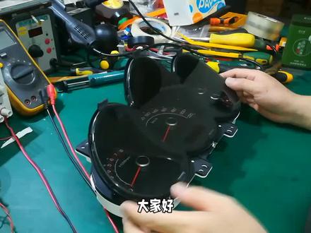 起亚仪表盘背光半亮半黑维修
