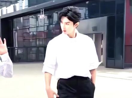 哥哥平时都化这么浓的妆吗#陈哲远 #哥哥 #当绿茶遇上御姐 #娱乐 #帅 @陈哲远-