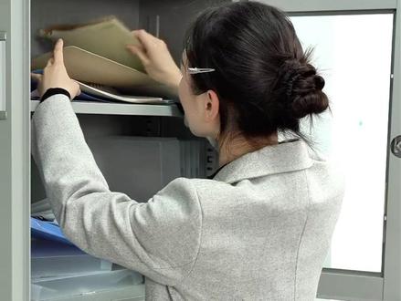 1台标签机搞定所有办公标记?神仙工具! 翻箱倒柜半小时,标签全糊掉?领导还嫌你效率低?
这款「精臣M3智能标签机」直接终结内耗!
20-78mm标签随便打,档案盒侧标、固定资产贴、公章分类标识,一键搞定~
手机电脑双端联动,还能导入Excel批量打印,打工效率直接翻倍!
标签防水耐磨擦,十年不褪色,领导看了都夸“买得值”!
告别繁琐,效率翻倍,职场神器get✅
#职场神器 #标签机 #效率办公 #内耗终结者 #办公室日常