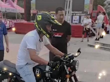 这是一款低调而有内涵的车,王力宏拍电影用过它,原产于泰国