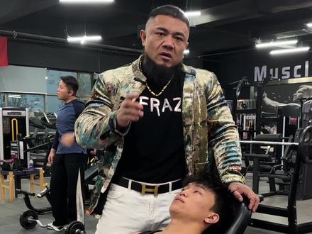 二头充血爆炸的动作#干货分享 #西格玛男人 #ifbbpro #二头肌 #二头训练