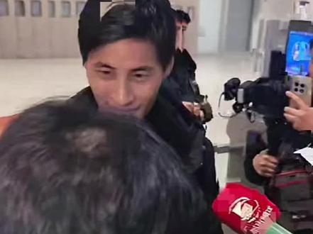 寻亲故事:宝贝回家创始人张宝燕夫妇到高铁站迎接沈华柏(张云鹏)!(视频时长07分01秒)#沈华柏回国认亲 #正能量