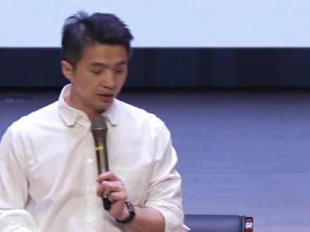 总在刷?总在比较?总觉得自己“不够好”?社交媒体让我们每天都在看别人最好的瞬间,也在无声的比较中,慢慢丢掉了自己的节奏。这一次,来听听“Dr. 魏”聊聊社交媒体制造的焦虑。
视频制作:陈王言诺
素材来源:北大临港科创中心
#北京大学