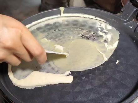 一次性烙30张煎饼,卷肉卷菜真香,告诉你们煎饼不碎不破的诀窍。 #薄饼 #煎饼