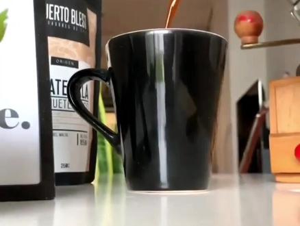 喝咖啡也可以用手机拍出高级感,收藏学习起来吧#摄影技巧 #创意摄影 #手机摄影 #运镜教程 #运镜转场 #学摄影 #咖啡 #上热门