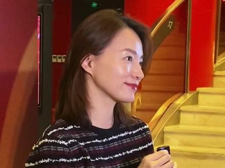 #董卿 这个造型才是真妈妈