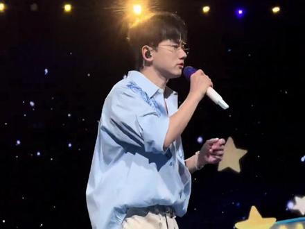 张杰自己演唱会不唱,在老婆的演唱会上又唱又跳#谢娜 #张杰 #谢娜演唱会 #明天过后