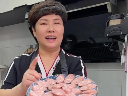 自己在家做了火腿肠,比买的都好,姐妹们一定给孩子试一试#火腿肠 #火腿肠的做法 自制火腿肠#自制肉肠家常做法