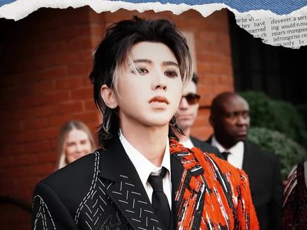 蔡徐坤 时尚圈都在为他“特别定制”
#蔡徐坤 #metgala #时尚 #穿搭 #音乐