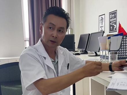 如果医生给病人看病 态度不严肃会怎样呢? #剧情演绎请勿当真 @抖音小助手