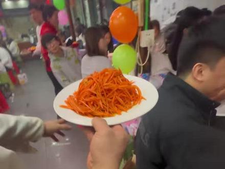 陈泽最爱吃的炒胡萝卜丝,安排了老铁!#高家小院铁锅炖 #陈泽