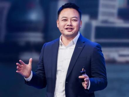 什么是我们理解的性能豪华?ES7 GT给出了一个务实的答案:在优雅动感的设计之下,必须是扎实的1700km续航、高效的迅龙秒充功能、卓越的欧洲大师级底盘调校,以及瞬间点燃热情的3s级加速。它承载着星途最核心的运动基因,也标志着我们对于“极致驾驭”的思考,进入了更全面的新阶段。#新进阶新星途 #星途汽车将全面开启3.0时代 #EXEED星途汽