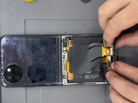 华为Pocket S折叠宝盒快速更换屏幕总成#手机店日常 #抖音记录修理工的日常 #专业维修 #折叠屏 #手机店那些事