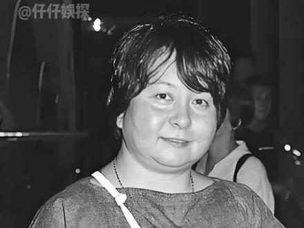 明明何超蕸告别仪式,为何唯独何家女婿窦骁缺席?本以为关系微妙,了解才懂他的敬业与体面#何超蕸 #窦骁 #窦骁何超莲 #内容启发搜索 #影娱热点团