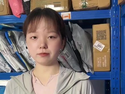 顾客自助 效率翻倍 拿巴枪一个个帮顾客查,繁琐费力#快递 #快递这点事儿问我就对了 顾客自助扫码,省时省力#快递女孩 #菜鸟驿站 #快递疑难解答