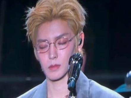 果然,能够表达歌手情感的歌曲才最动人。一首《Simon》,今晚唱哭了多少人#侯明昊 #泸州音乐节 #侯明昊唱歌
