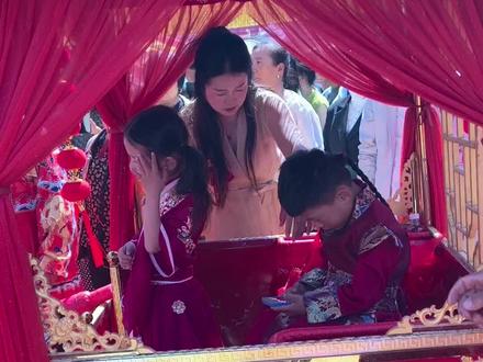 喜剪燕尾 @高光老板娘4号儿子喜剪燕尾3号晚大型演出