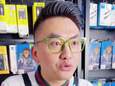 曲面屏手机有气泡弄不好?有它就够了#贴膜小技巧 #专业贴膜 #祖传贴膜