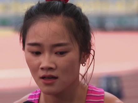 以前都叫她小不点!现在成大姐大了!因为后面来了个陈妤颉