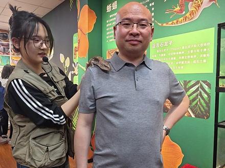 感谢各位兄弟姐妹的支持!今天校长信箱的第一封信就直接实现—花园里的一堂课!!马上也能安排规矩了!!!#便宜运营 #不上网的彭校长 #老师与学生日常