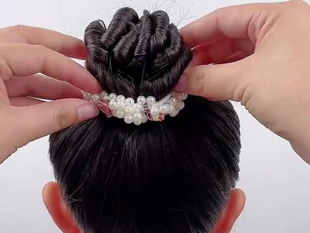 上二年级的宝贝这样扎,同桌看了都说好看#儿童编发 #生女儿就是用来打扮的 #小女孩发型简单扎法 @DOU+上热门 @抖音小助手