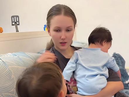 要不然给这个小混血找个俄语老师吧#跨国家庭#外国人在中国 #混血 #李新和索菲亚