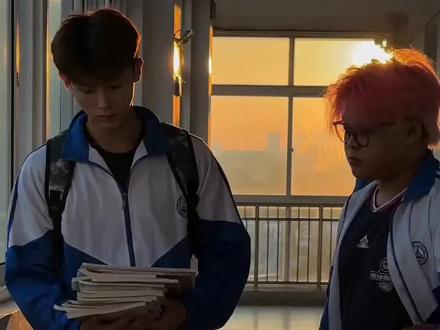 男孩子们的友谊就是如此简单~和好~
#老婆龙#张弛航#ai人物和解故事#兄弟#电影推荐