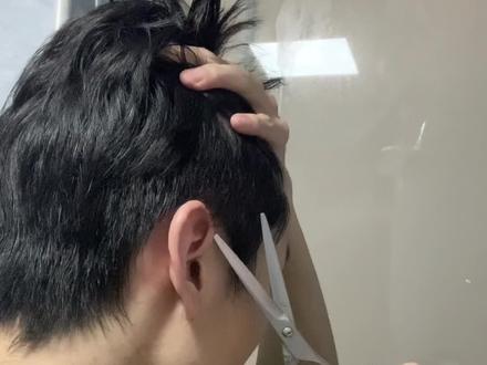 赶在年前,自己剪了一个微分碎盖
#听劝改造 #微分碎盖 #剪发教程