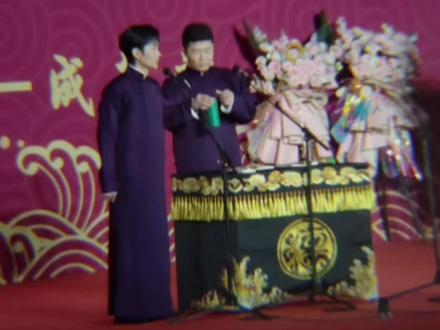 #孟鹤堂 让传下去:#周九良 在台上喝🍺啦!!#孟鹤堂周九良 #成都专场 #fyp