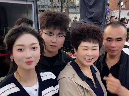 精彩继续 华柯大舞台,百姓大舞台 有梦你就来!每晚七点不见不散@李华李妈妈(华柯大舞台)