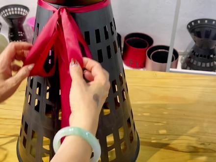 鲜花花束丝带蝴蝶结的做法。#法式蝴蝶结 #花艺培训 学会的宝宝别忘了点个赞再走,能不能上热门就全靠你们了哦。