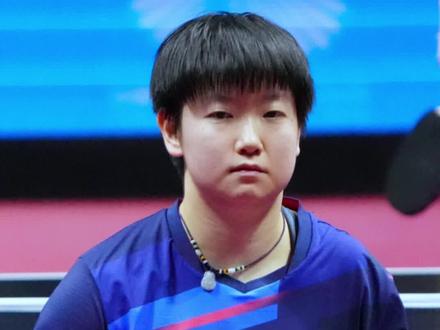 【她身上有很多值得年轻人学习的地方】11月15日,十五运会乒乓球女单半决赛中,河北队孙颖莎战胜澳门队朱雨玲,与黑龙江队王曼昱会师决赛。在赛后采访中,孙颖莎谈及本场比赛赢得并不轻松,表示对手朱雨玲对比赛的阅读能力以及应变能力值得年轻运动员学习。#十五运会 #孙颖莎 #王曼昱