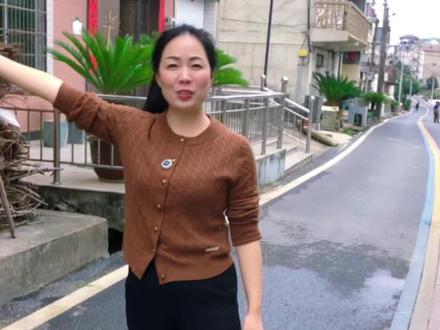 来草坪村感受“一脚跨两省”