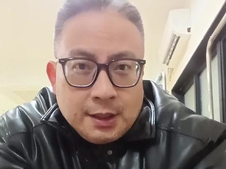 #太平年太平年越来越好看了,编剧太棒了,可能和军师联盟的编剧一样是历史内行。尤其是吴越国朝堂那段,权谋描写水平堪比大明王朝。本来最近看成毅长安二十四记,陈晓大生意人,
我都对中国电视剧绝望了,谋略和斗争就跟傻逼过家家一样,好编剧死绝了吗?你就是拍爽剧,也起码像琅琊榜那样看上去没那么搞笑行吗?
不过看了太平年我又恢复信心了,昨晚上看钱家三兄弟和水丘公、胡令公应对南唐在吴越国谋划的政变,那剧情台词绝了,忍不住鼓掌,看来能能满足我审美水平的编剧导演还是有。
顺嘴说一句,西湖最美的部分,不是苏堤白堤,不是曲院风荷平湖秋月花港观鱼,不是小孤山不是三潭印月,不是郭庄刘庄,更不是长桥断桥湖滨涌金雷峰塔。
是钱王祠所在的柳浪闻莺,他们一家门三代五王保境安民庇佑杭州配得上这里。