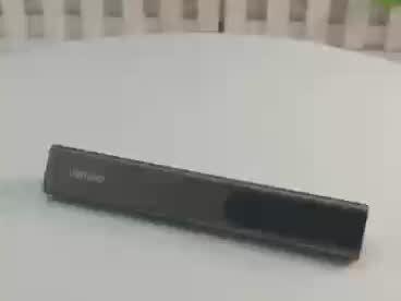 今天给大家介绍一款多功能翻页笔,能够连接手机和电脑,能够用于教学,ppt翻页,全屏、黑屏,100m远控,还能够控制音乐音量大小,切换音乐,赶紧入手吧。