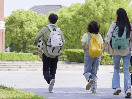 无锡中小学幼儿园开学时间确定 无锡中小学幼儿园开学时间确定,2026年全省中小学、幼儿园寒假时间统一定为2月7日至3月4日,共26天,2月7日正式放假,3月5日正式上课。#无锡无锡中小学幼儿园 #开学时间 #无锡教育 #无锡本地宝 #无锡同城