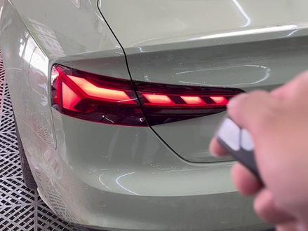 奥迪A5激活原车动态尾灯#汽车改装升级 #原车升级 #无损改装 #奥迪 #沭阳改色膜