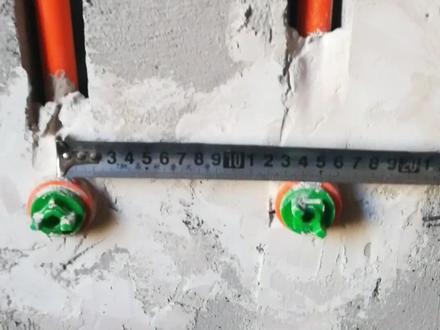 家庭装修,水电改造,淋浴的冷热水管间距是15厘米,正负5毫米的误差,否则后期可能就装不上淋浴花洒了!#水电 #郑州水电改造 #郑州水电安装 #家装装修
