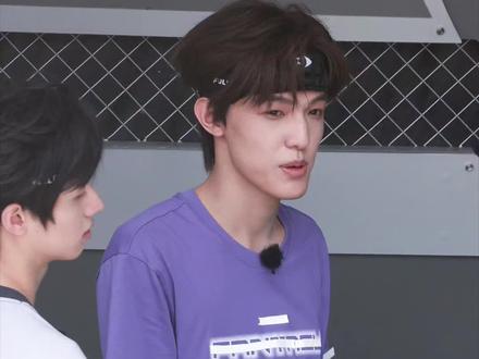 我们张小宝只能喝矿泉水😭#张泽禹 #路透