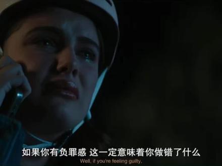 Off campus 看到了第七集🥹这里是因为Garrett冰球比赛时遇到了高中时期侵犯Hannah的Aaron,后面知道真相后大打出手为Hannah出气,导致Garrett和Hannah发生争吵不欢而散,Hannah觉得自己的事情让每一个知道的人之后都搞砸了他们的人生,她觉得自己很失败又伤害了Garrett特别特别自责,加上自行车又坏了忍不住打给妈妈说自己搞砸了一切给大家包括父母添了负担🥺让我很感动的是妈妈的回答,“你有做错什么吗”,Hannah愣了一下,随后妈妈就安慰说宝贝没有做错任何事,她也没有毁掉任何人的生活,“I'm fine, and so is your dad despite being terrible at euchre.”🥹看得我太感动了妈妈真的超会说,这部剧也是特别好看呀Garrett快快和Hannah解开心结和伤疤复合吧🥹所有人都要幸福好不好🥹#美剧 #offcampus #美剧推荐 #亲情爱情友情都需要用心对待 #片段分享 @抖音小助手 @抖音创作灵感 @DOU+小助手