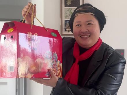 谢广坤唱生日快乐歌,真拿人啊#经典影视片段 #乡村爱情 #谢广坤 #翻拍 #搞笑