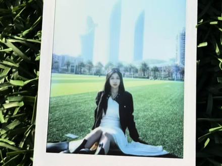 阳光越好越出片|拍立得晴天正确打开方式☑️
很多姐妹问我 晴天户外拍立得真的好拍吗?
今天直接在厦门大学操场 实拍➕教学一条龙!
popoto操作简单 成长干净 阳光越好越出片。
不用修图,不用滤镜,原片就很有故事感。
和朋友找角度,等待显影,合照定格。
这才是拍照最治愈的样子!
想学想学户外拍立得、想看更多实拍效果,
来我直播间,现场教你怎么拍不废片~
#POPOTO国产拍立得 #拍立得推荐 #出游必备 #氛围感相机