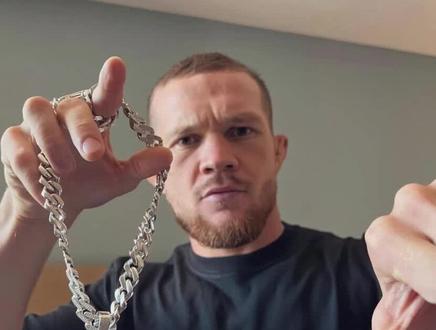 特别栏目 战士分析之彼得严 uf#ufc #格斗 #中国ufc终极格斗选手宋亚东# #查尔斯奥利维拉 量级实力顶端的全能型选手 期待未来和宋亚东来上一场 看看谁是量级第一重炮手