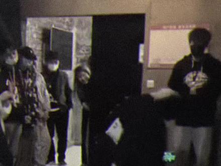 真被吓到了!😱某#密室逃脱的影帝级丧尸NPC🧟♂️,你成功引起了#蒋龙 的注意👻#蒋龙要与密逃丧尸NPC交流业务 #搞笑#一年一度喜剧大赛