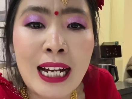 很多粉丝最爱问,怎么不嫁给中国人,非嫁国外去呀!扶贫去了啥啥的,真头大#咖喱姐 #咖喱姐直播录屏回放 #咖喱姐与卷卷 #尼泊尔咖喱姐 #尼泊尔