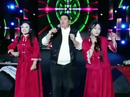 #毛家超 #孔德攀婚礼 #杨金春 #月琴 毛家超,杨金春,小月琴上台表演山歌,好久没有你消息,祝孔德攀活动圆满成功,新婚快乐,百年好合。@孔德攀3月23号24号婚礼活动