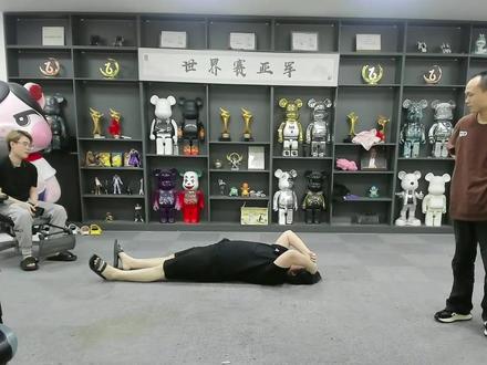 胖子做俯卧撑,给粉丝表演后空翻...... #陈伯全能王 #陈伯百万二创激励计划